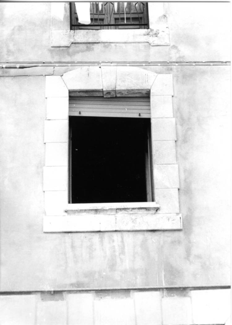 finestra, opera isolata - bottega Italia centrale (fine/inizio secc. XIX/ XX)
