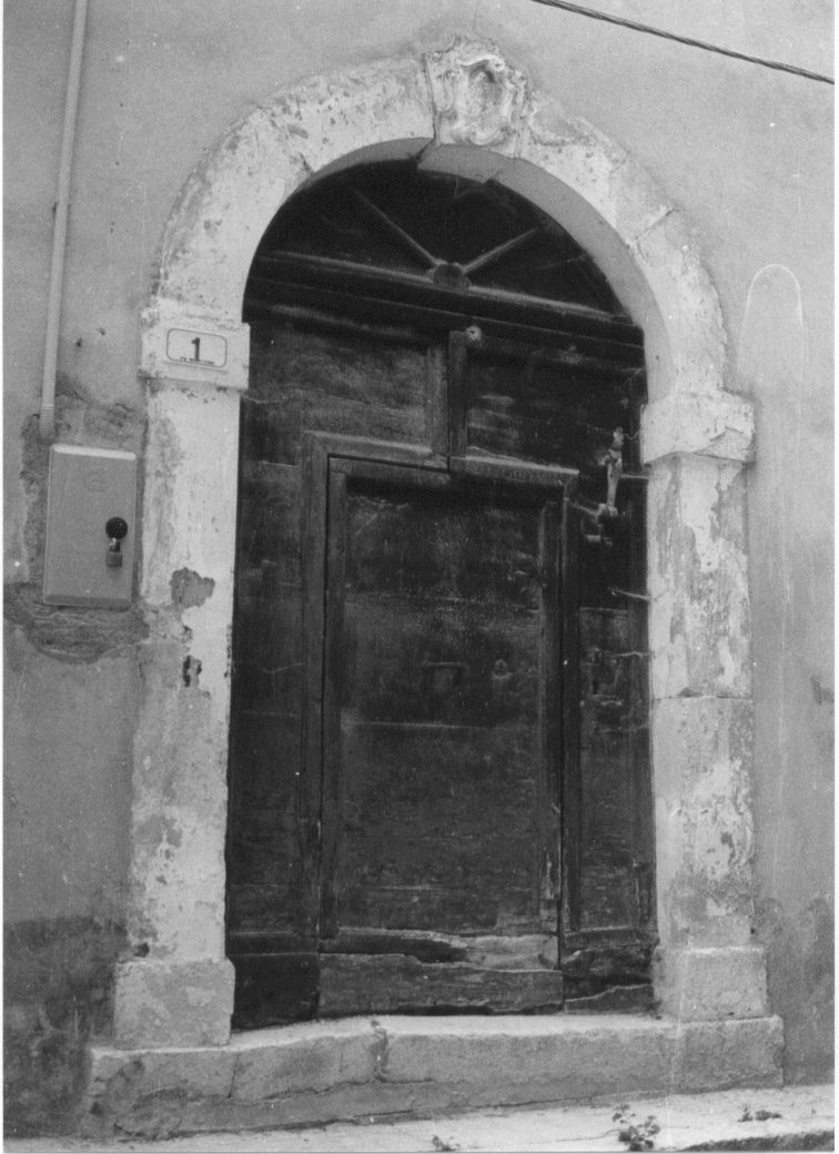 portale, elemento d'insieme - bottega Italia centrale (sec. XVIII)