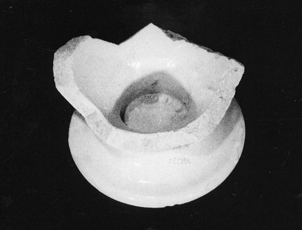 base di vaso, frammento - manifattura abruzzese (sec. XIX)