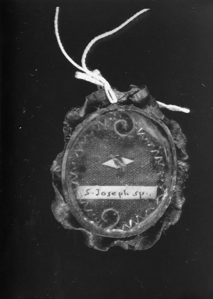 Motivi decorativi astratti (reliquiario a capsula - a pendente) - produzione abruzzese (sec. XVIII)