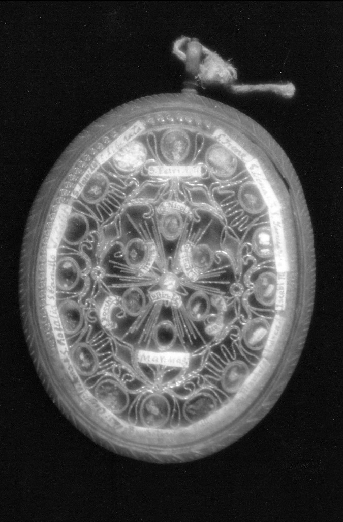 Motivi decorativi a volute e a raggiera (reliquiario a capsula - a pendente) - ambito Italia centro-meridionale (sec. XVIII)