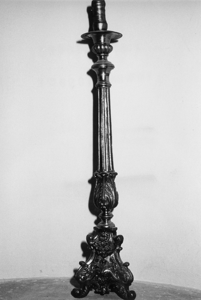Motivi decorativi vegetali, a volute, a conchiglia (candelabro) - produzione abruzzese (prima metà sec. XIX)
