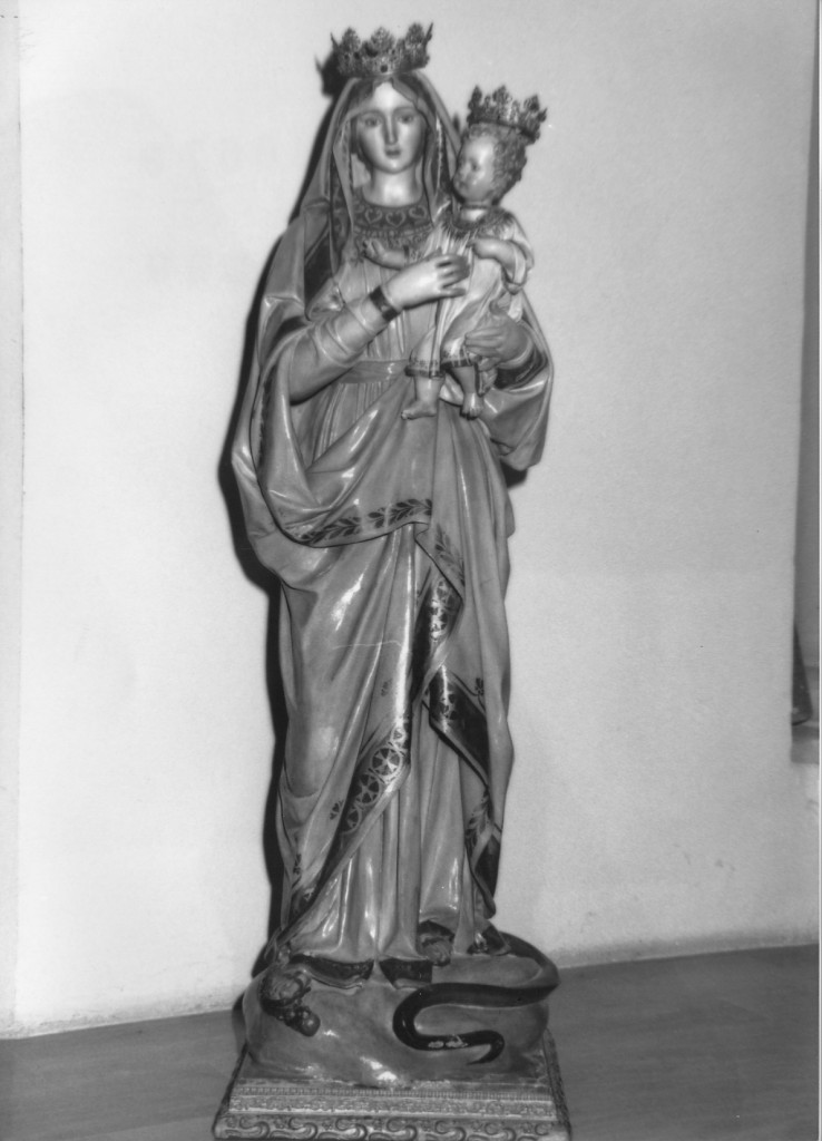 Madonna con Bambino che calpesta un serpente (statua) - ambito abruzzese (inizio sec. XX)