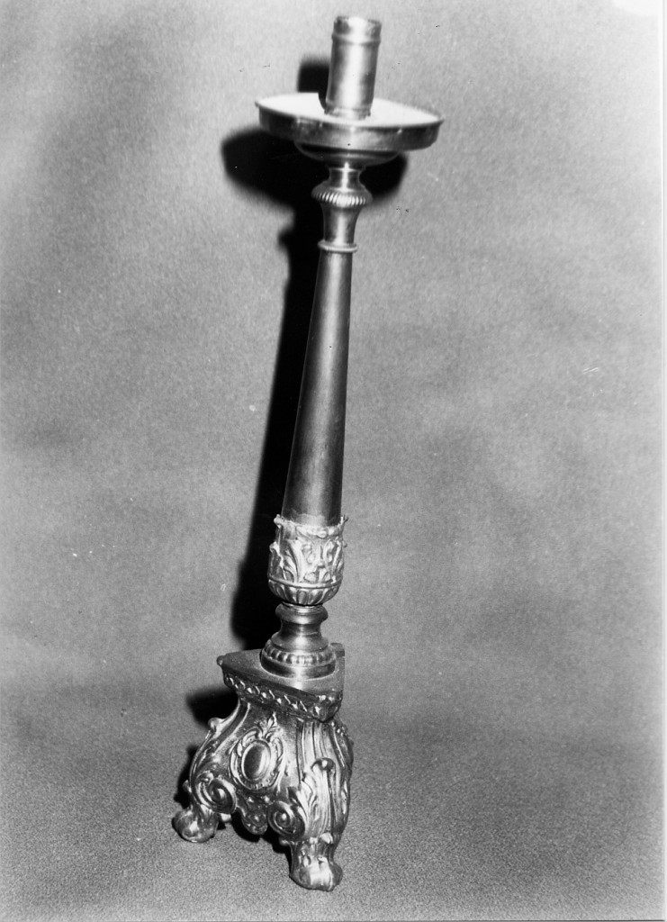 Motivi decorativi vegetali, a volute, a perle, a baccellature (candeliere, serie) - ambito Italia centrale (seconda metà sec. XIX)