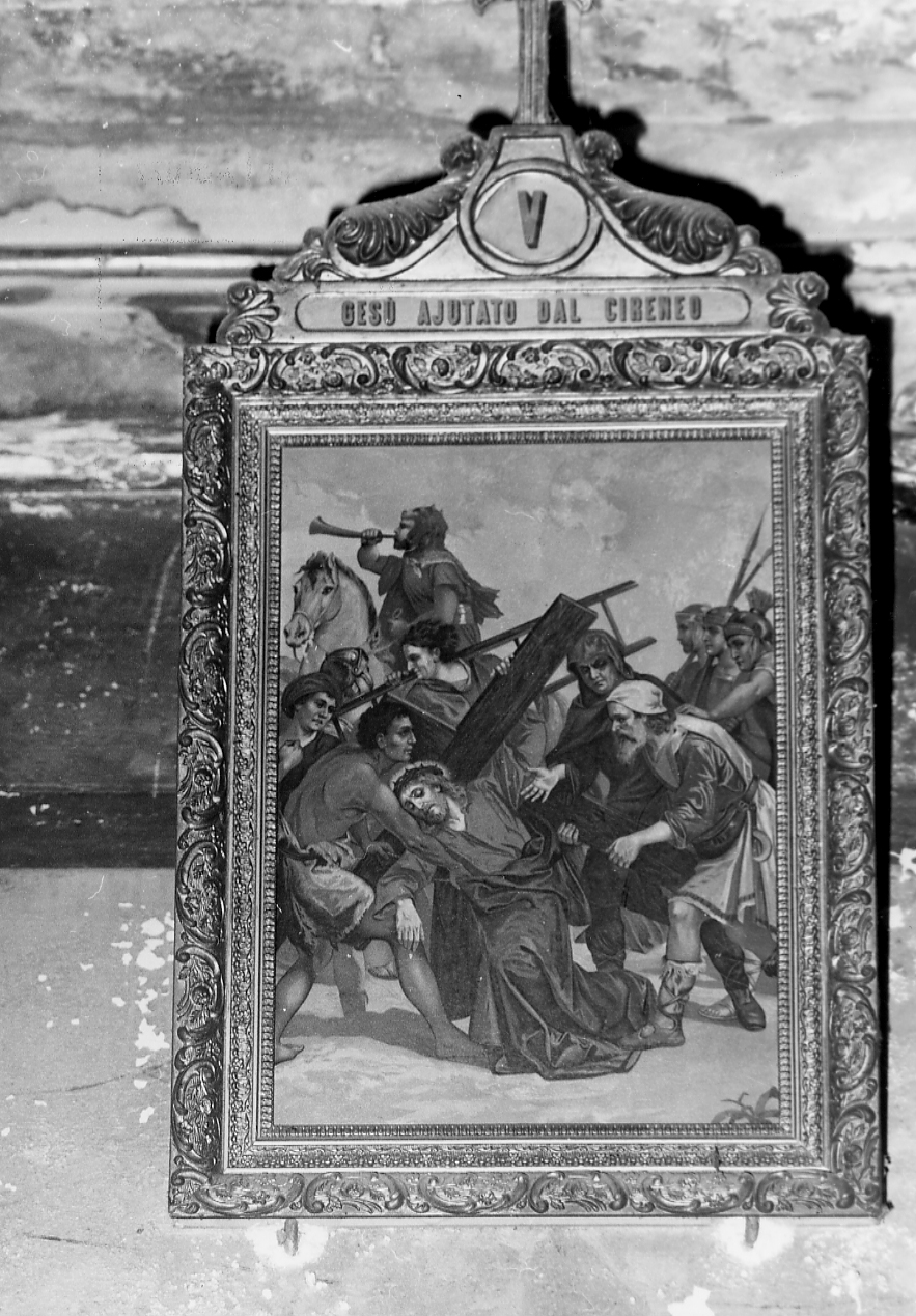 stazione V: Gesù aiutato da Simone il Cireneo a portare la croce (Via Crucis) - ambito Italia centrale (sec. XIX)