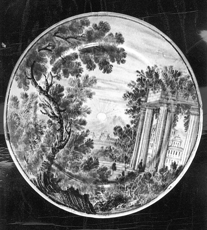 paesaggio con rovine (piatto) di Cappelletti Nicola (attribuito) (sec. XVIII)