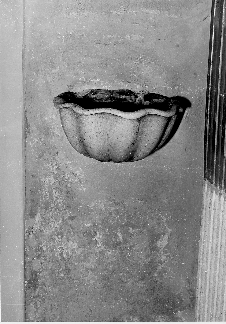 acquasantiera da parete, coppia - ambito Italia centrale (sec. XVIII)