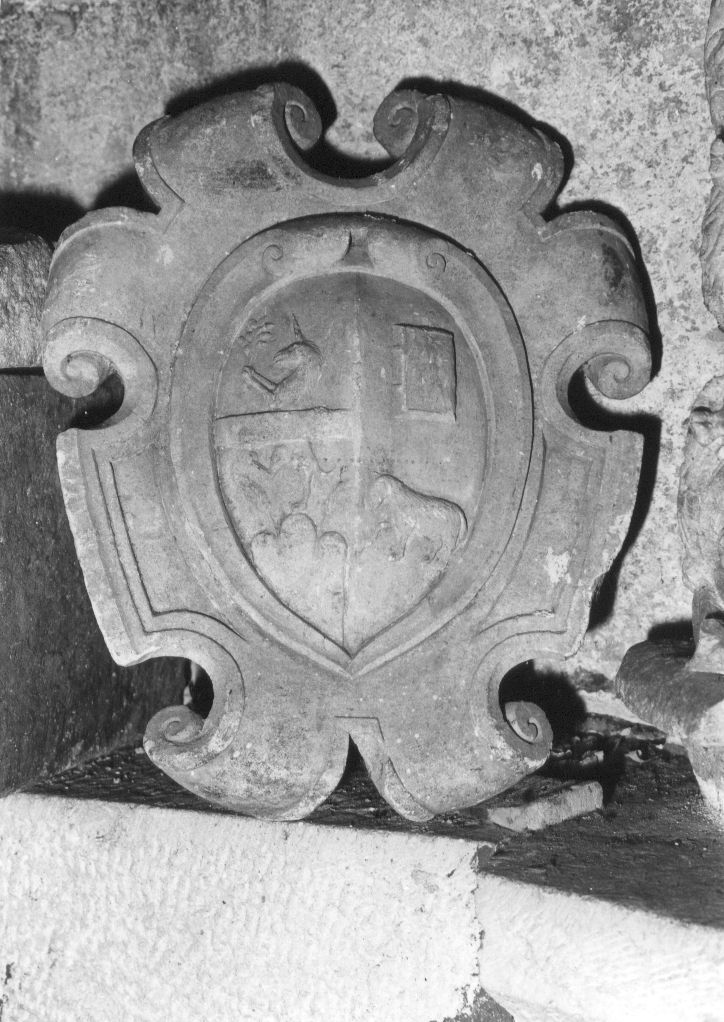 stemma gentilizio (rilievo) - ambito abruzzese (sec. XVII)