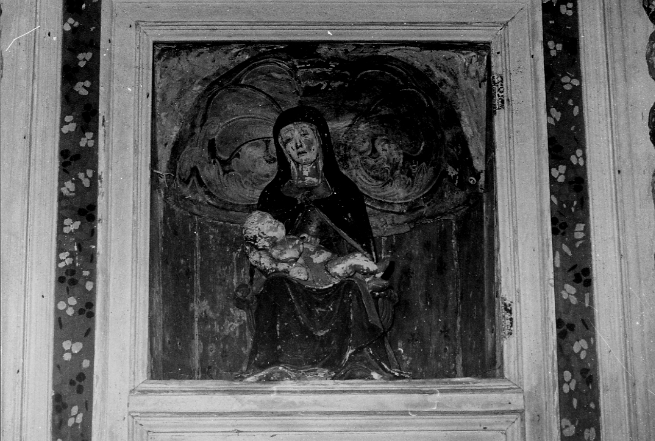 Madonna in trono con Bambino (gruppo scultoreo, opera isolata) - ambito abruzzese (prima metà sec. XVI)
