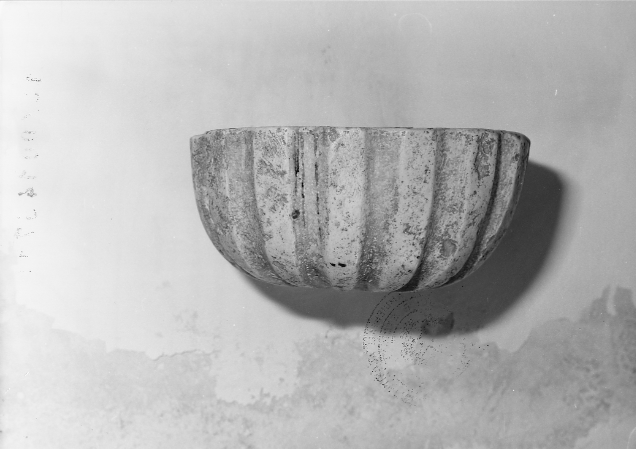 acquasantiera da parete, serie - bottega abruzzese (sec. XIX)