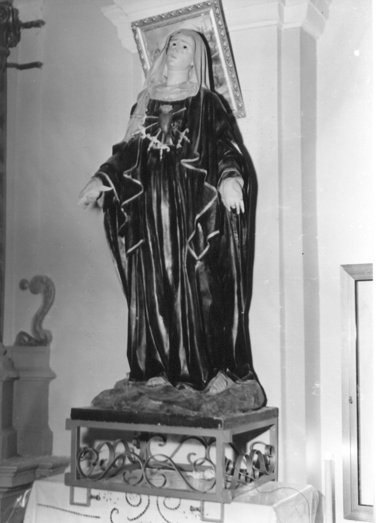 Madonna dei sette dolori (statua, opera isolata) di Pellegrino D (sec. XX)