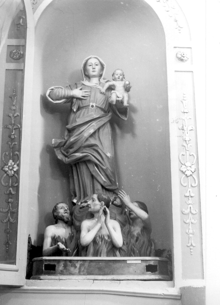 Madonna con Bambino che intercede per le anime del purgatorio (statua, opera isolata) - ambito abruzzese (prima metà sec. XVIII)