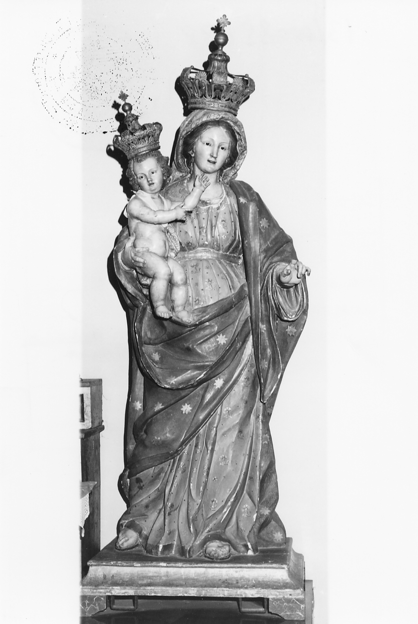 Madonna delle Grazie, Madonna con Bambino (gruppo scultoreo, opera isolata) - ambito Italia centro-meridionale (sec. XIX)