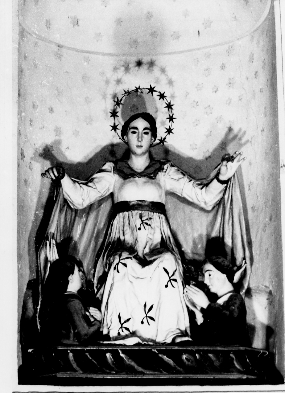 Madonna del Popolo e figure oranti (statua, opera isolata) - ambito abruzzese (prima metà sec. XVIII)