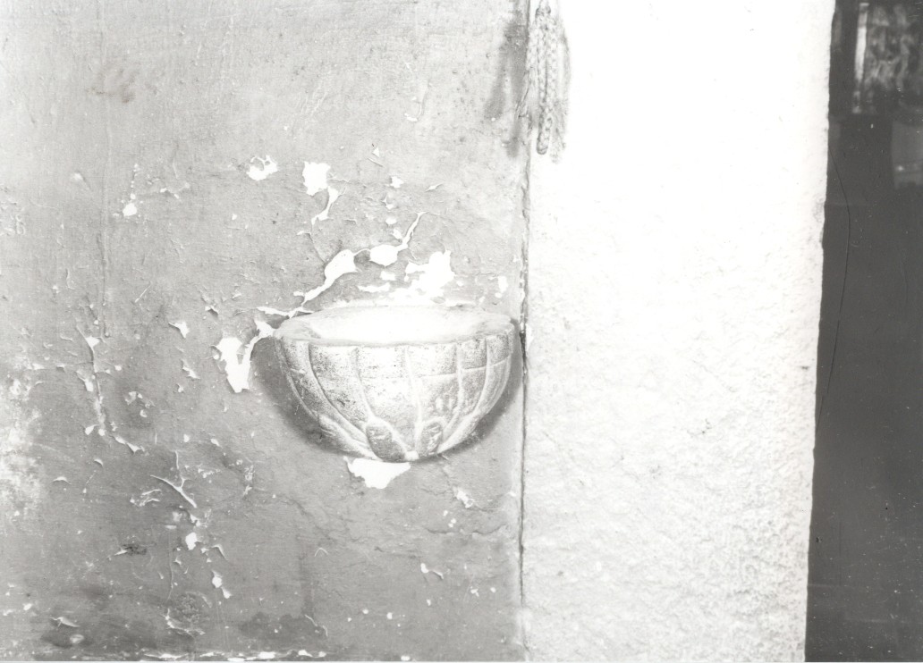 acquasantiera da parete, opera isolata - ambito abruzzese (sec. XIX)