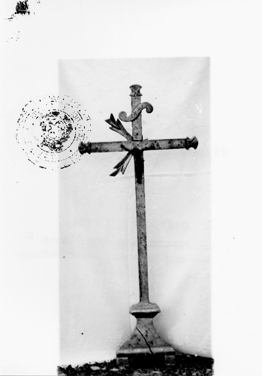 croce d'altare, opera isolata - ambito Italia centrale (fine/inizio secc. XIX/ XX)