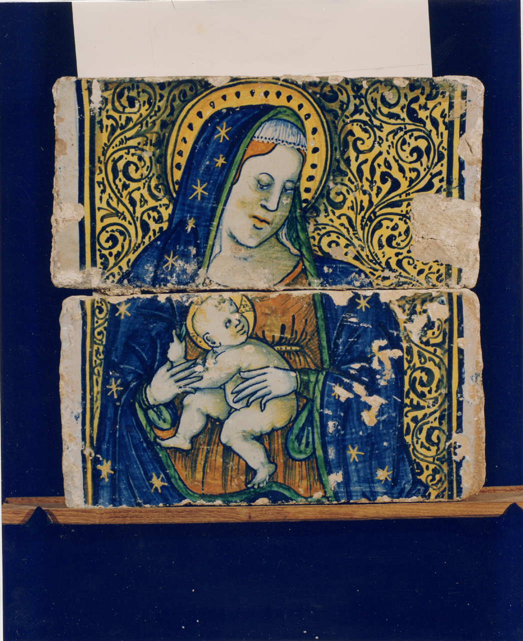 Madonna con Bambino (mattonella, serie) - manifattura di Castelli (sec. XVI)