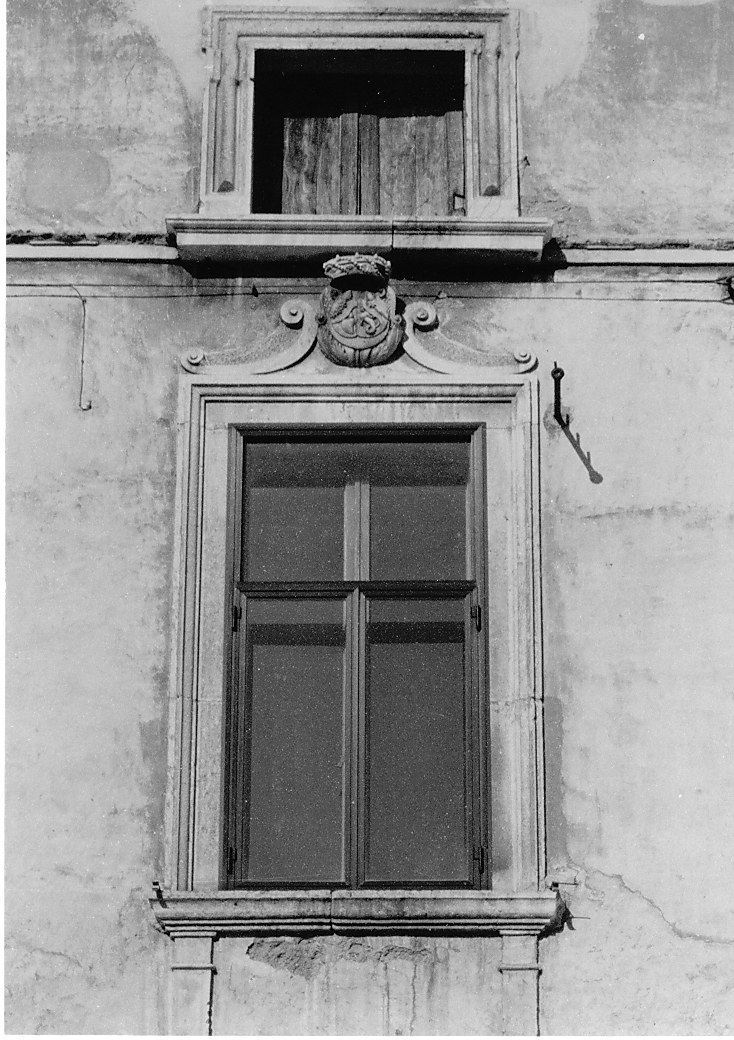 finestra, opera isolata - bottega abruzzese (fine sec. XVIII)
