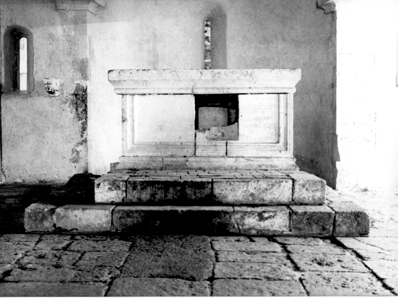 mensa d'altare - ambito abruzzese (sec. XIV)