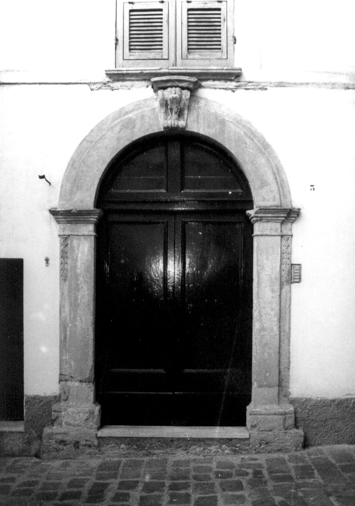elementi decorativi architettonici con motivi vegetali e voluta (portale, elemento d'insieme) - ambito Italia centrale (sec. XIX)