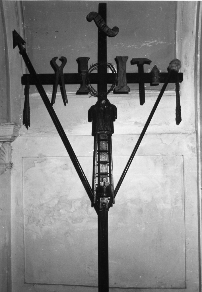 croce processionale - produzione abruzzese (fine/inizio secc. XIX/ XX)