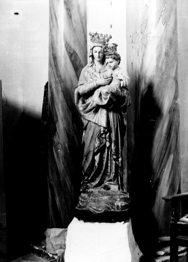 Madonna con Bambino (statua) di Daniel J (attribuito) (prima metà sec. XX)