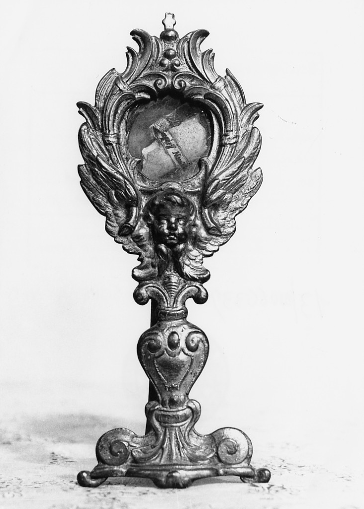 Motivi decorativi vegetali e a volute (reliquiario - a ostensorio, serie) - ambito Italia centrale (sec. XVII)