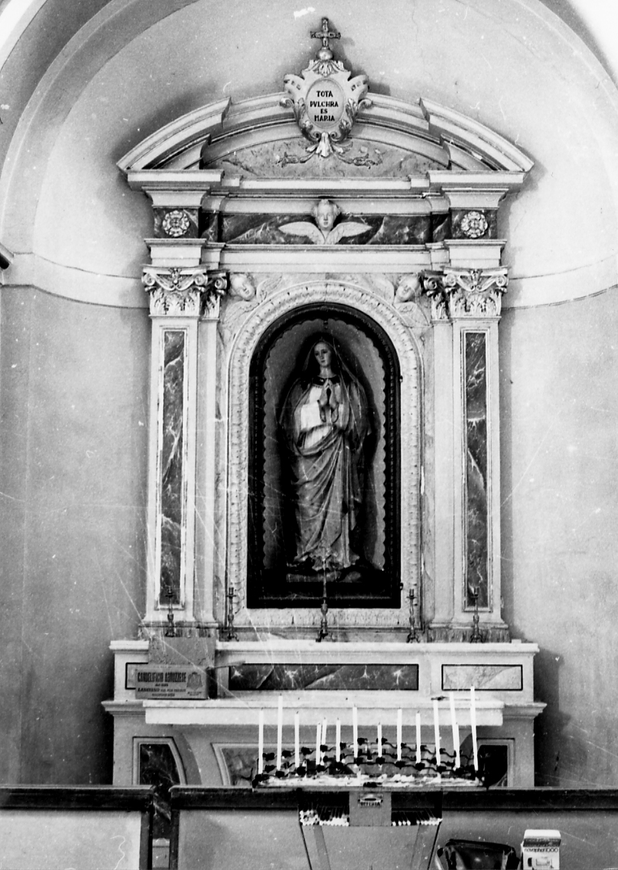 CORNICE ARCHITETTONICA CON MOTIVI DECORATIVI E FIGURE (altare, opera isolata) - ambito abruzzese (sec. XIX)