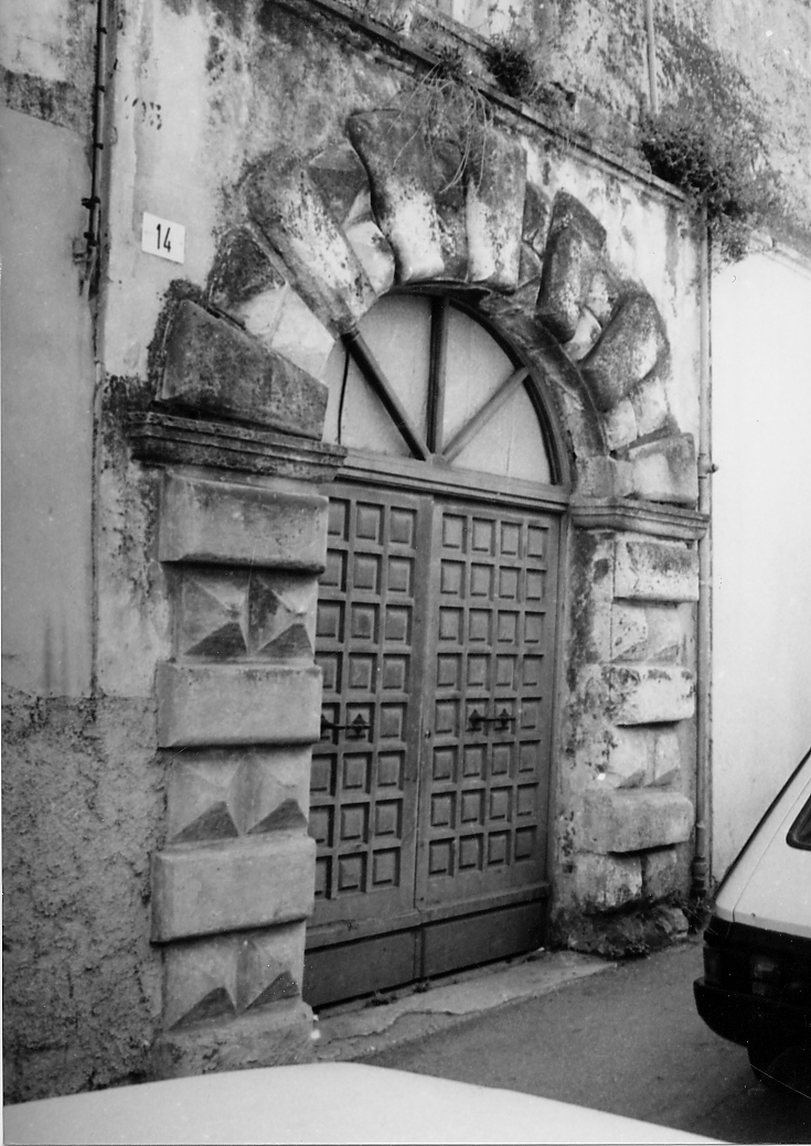 portale, elemento d'insieme - bottega abruzzese (sec. XVIII)