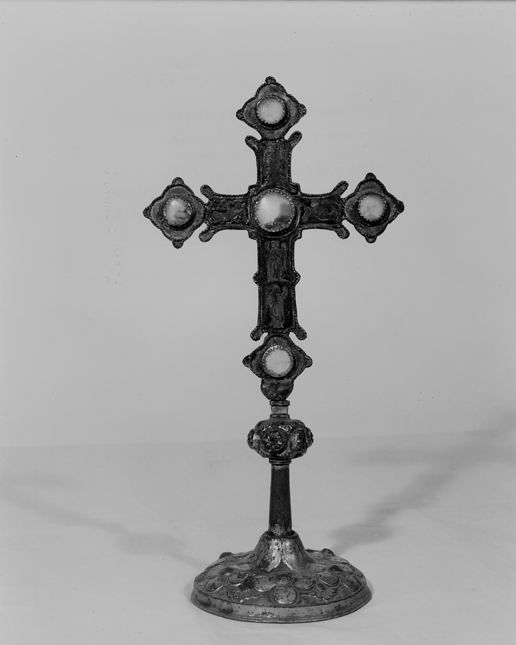 reliquiario - a croce - ambito Italia centrale (sec. XIV)