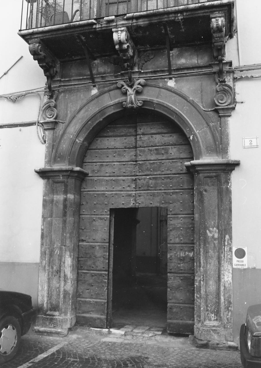 portale, opera isolata - ambito abruzzese (sec. XVIII)