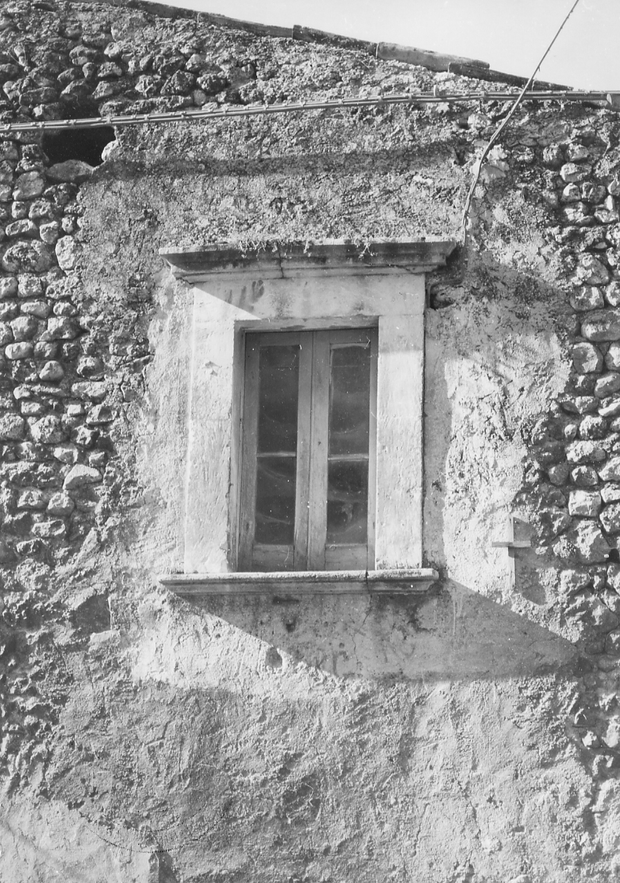 mostra di finestra, opera isolata - bottega Italia centrale (fine sec. XVI)