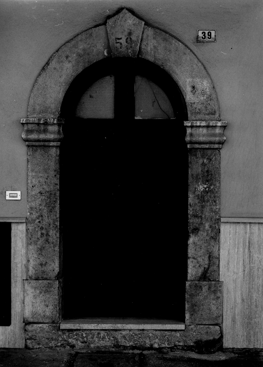 portale, opera isolata - bottega Italia centrale (sec. XIX)