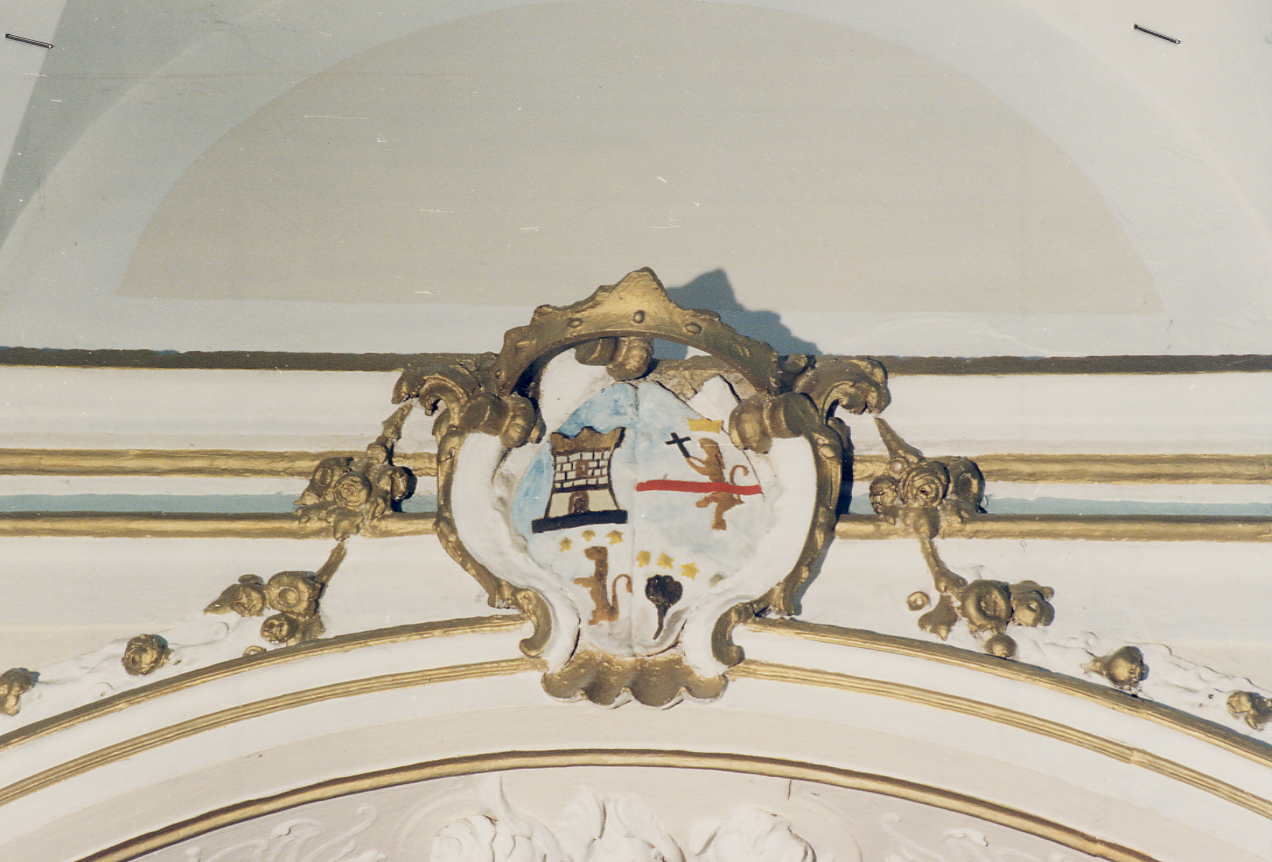 chiave di volta dell'arcone della cappella, stemma gentilizio (famiglia Franceschelli?) (decorazione plastica) - ambito abruzzese (prima metà sec. XVIII)