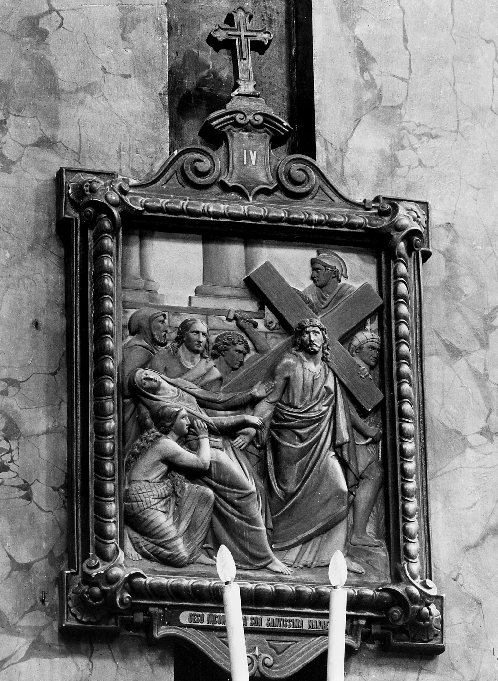 Stazione IV: Gesu' incontra la Madonna (rilievo) - ambito Italia centrale (sec. XX)
