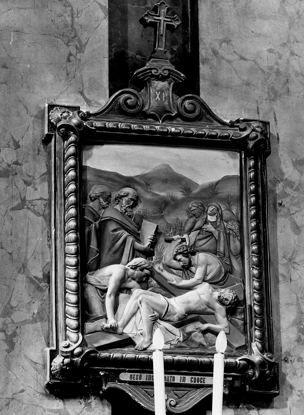 Stazione XI: Gesu' inchiodato alla croce (rilievo) - ambito Italia centrale (sec. XX)