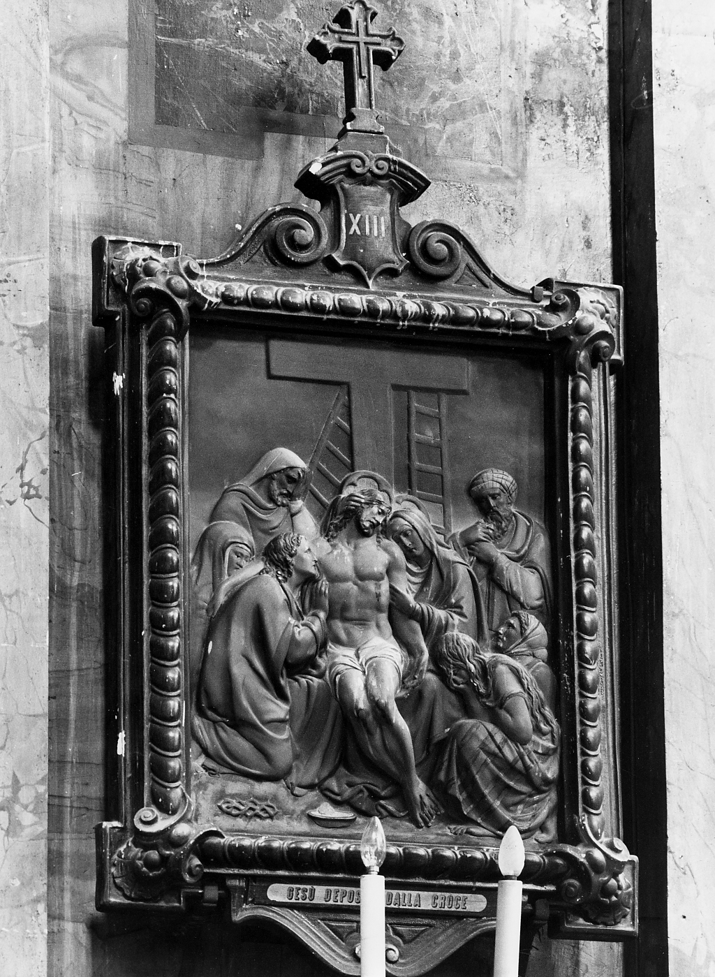 Stazione XIII: Gesu' deposto dalla croce (rilievo) - ambito Italia centrale (sec. XX)