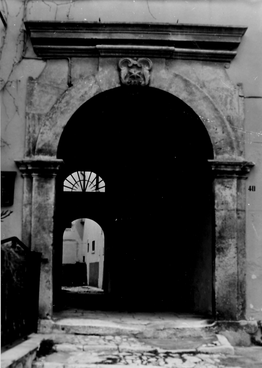 portale, opera isolata - bottega Italia centrale (fine sec. XVII)