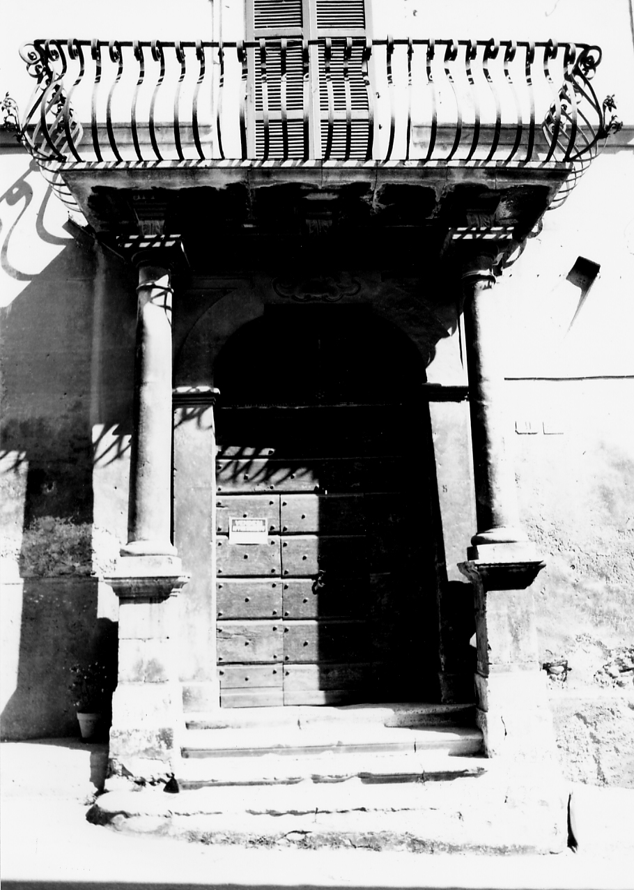 portale, opera isolata - bottega Italia centrale (sec. XVIII)