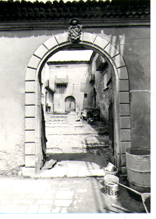 portale - ad arco - bottega lucana (fine sec. XVIII)