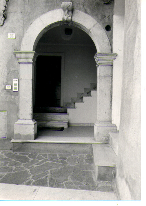 portale - ad arco - bottega lucana (metà sec. XIX)