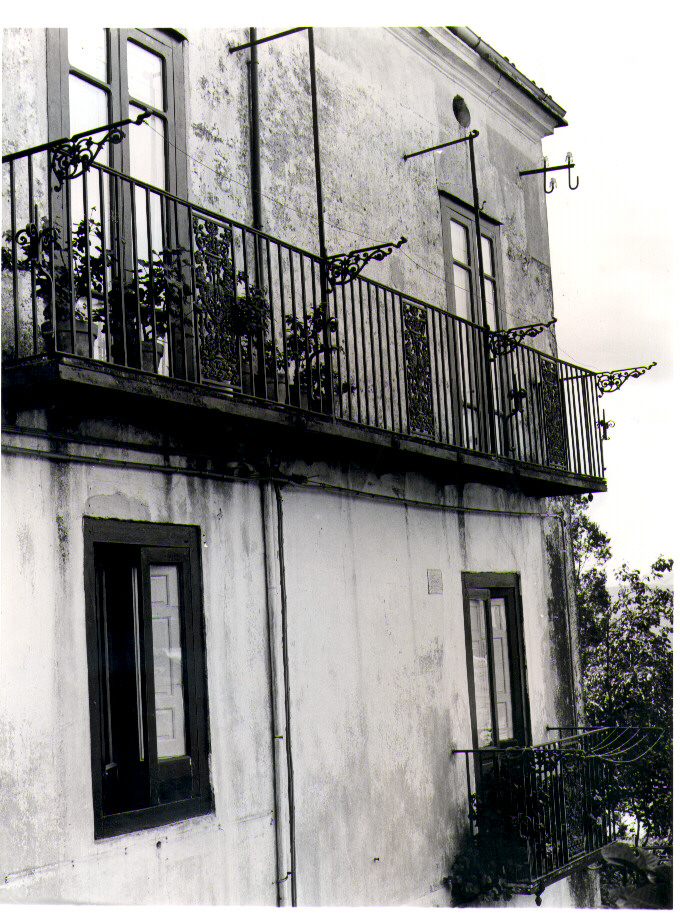 balcone - bottega Italia meridionale (sec. XX)
