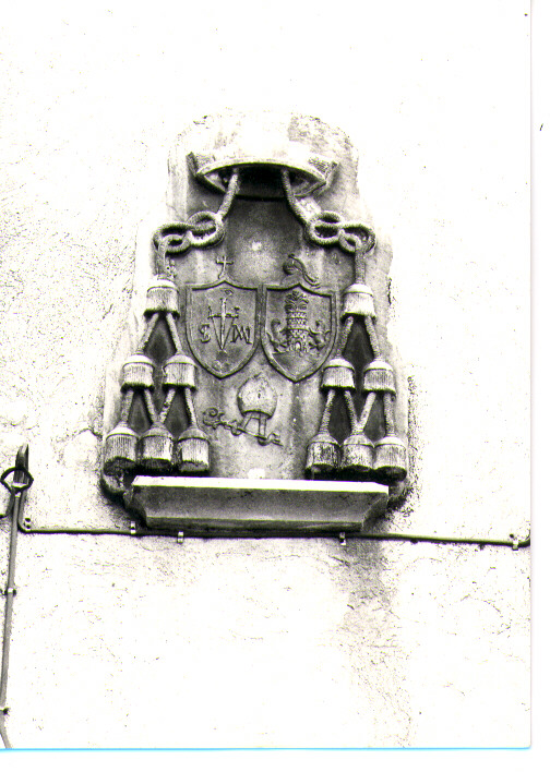 stemma di Monsignor Nicola M. Laudisio, stemma (rilievo) - bottega lucana (prima metà sec. XIX)
