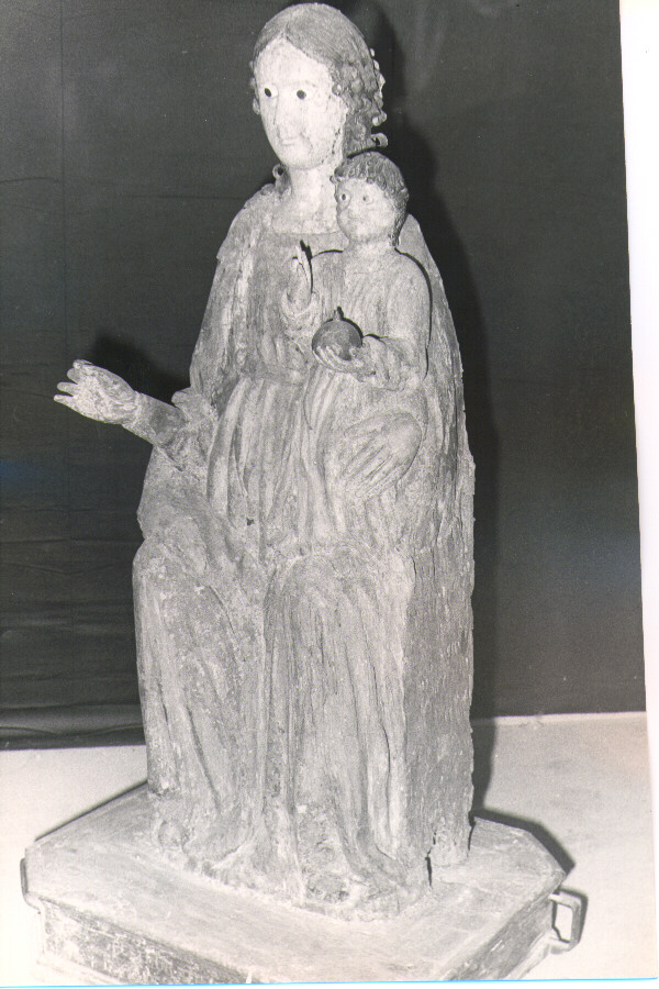 Madonna con personaggi che implorano il suo aiuto (statua) - bottega lucana (sec. XV)