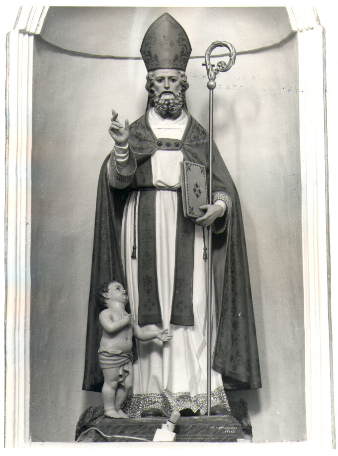 San Biagio e un bambino, San Biagio (gruppo scultoreo) di Malecore Giuseppe (primo quarto sec. XX)