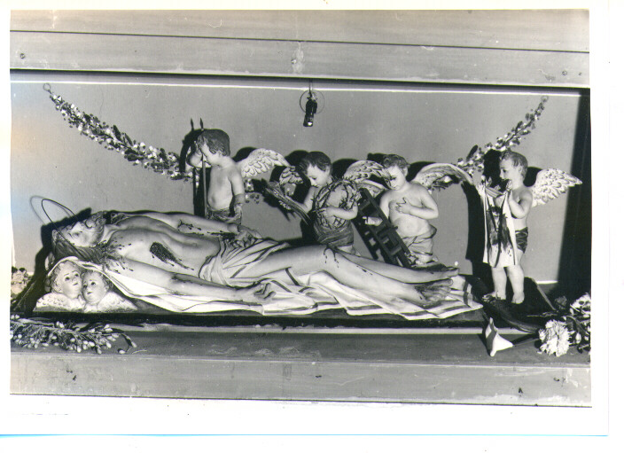 Cristo morto (gruppo scultoreo) di Caretta Raffaele (bottega) (fine/inizio secc. XIX/ XX)