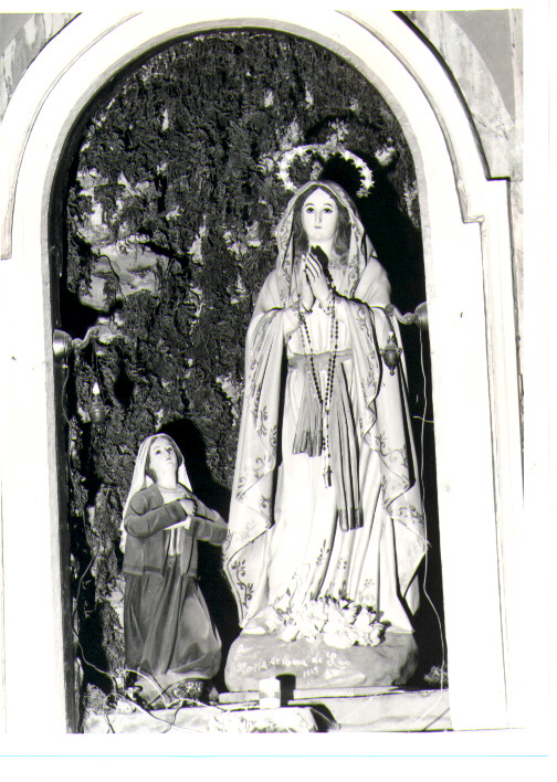 apparizione della Madonna a Lourdes (gruppo scultoreo) - bottega leccese (sec. XX)