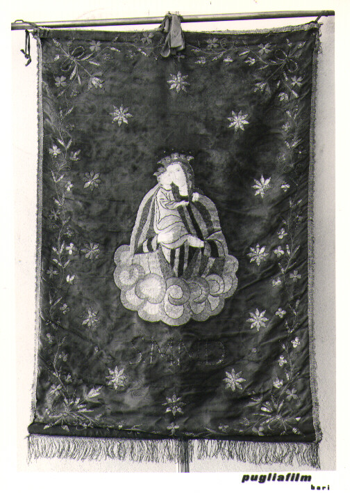 Madonna con Bambino (stendardo processionale) - manifattura Italia meridionale (fine/inizio secc. XVIII/ XIX)