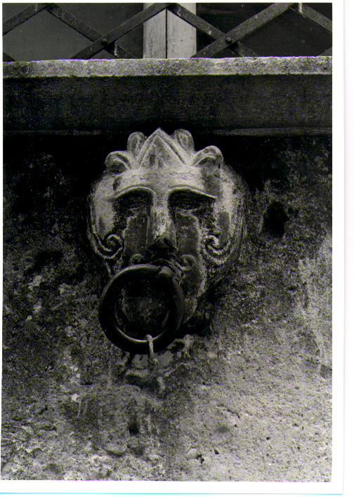 mascherone (rilievo) - bottega lucana (prima metà sec. XIX)