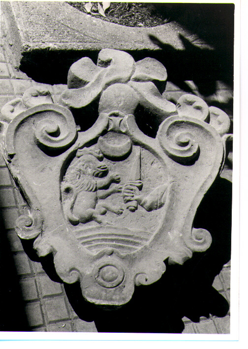 stemma gentilizio (rilievo) - bottega Italia meridionale (fine/inizio secc. XVIII/ XIX)